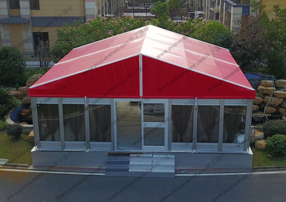 مراسم عروسی شیشه ای ، چادرهایی را با تزئینات مجلل برپا می کند